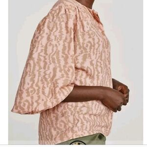 Elizabeth and James Animal Print Blouse Size Small